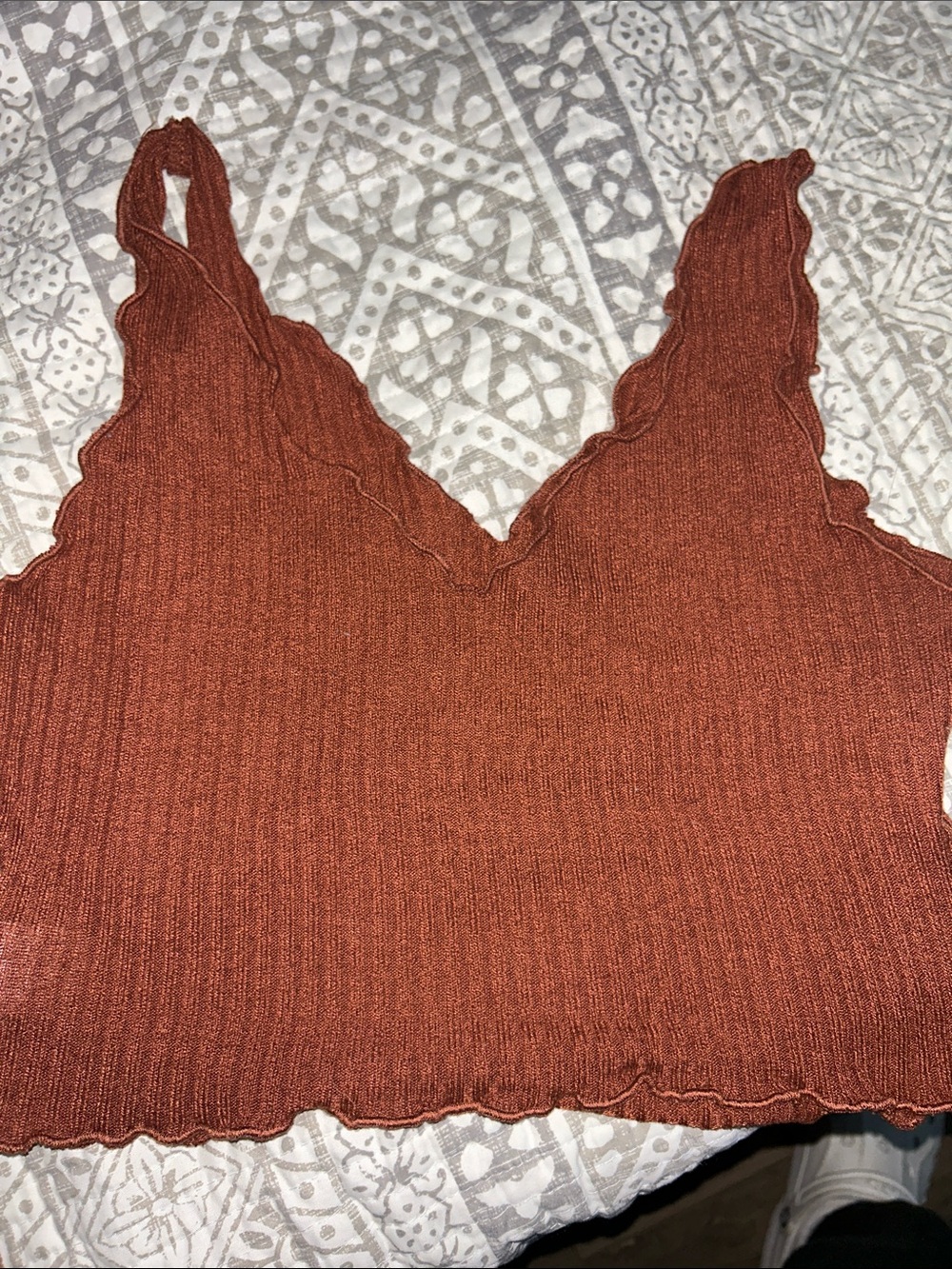 Ribbed Scallop V-Neck Crop Tank - Rust